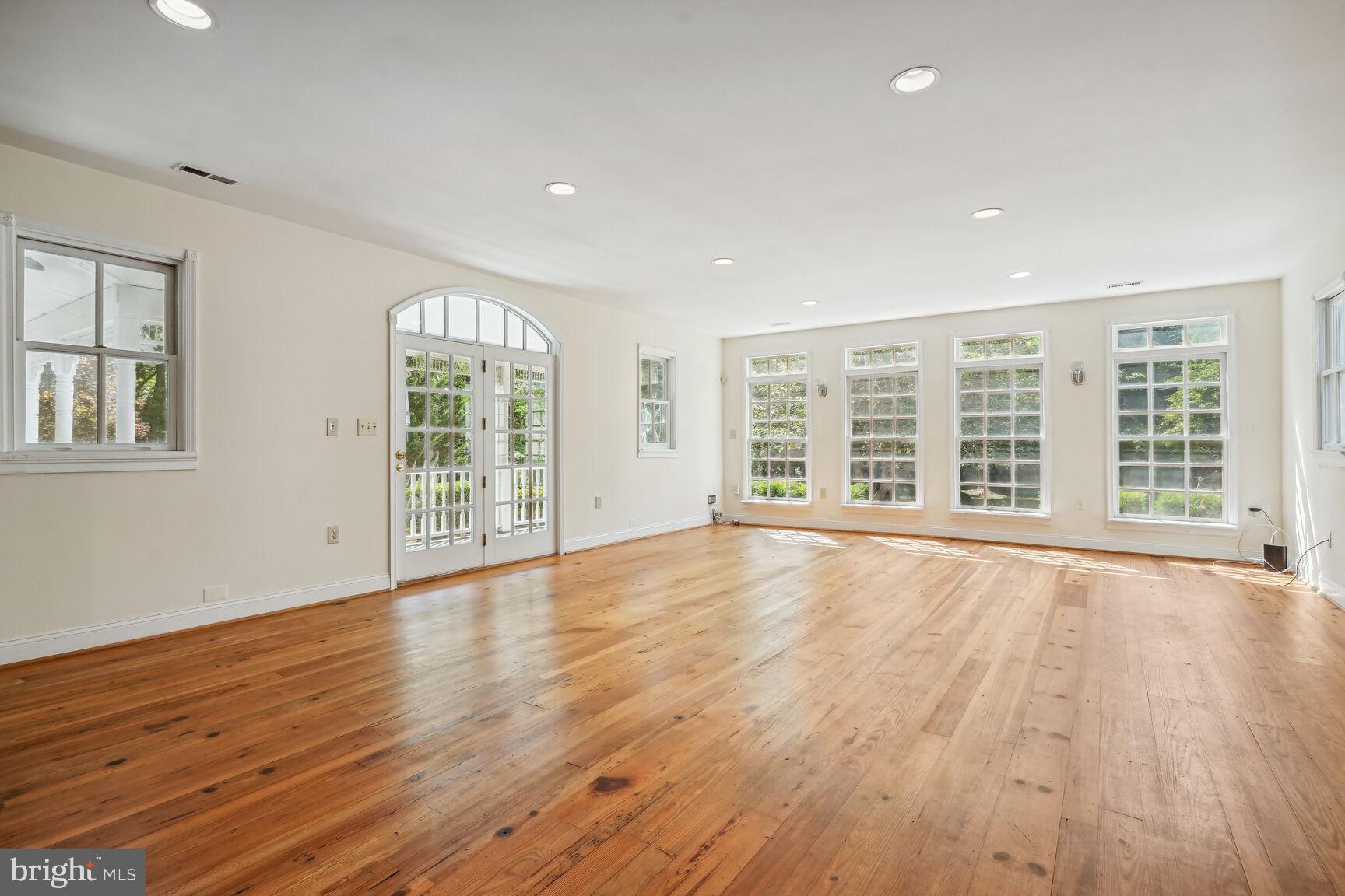 10101 Colvin Run Road Great Falls, VA 22066 - Photo 15 of 37 Gallery Image 15