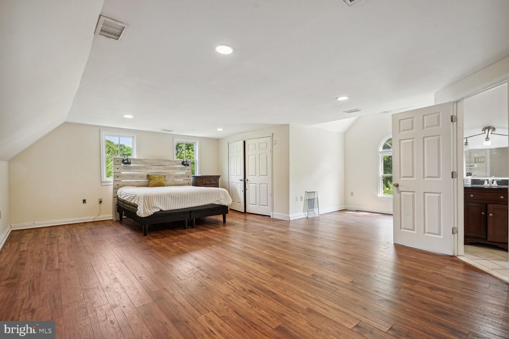 10101 Colvin Run Road Great Falls, VA 22066 - Photo 20 of 37 Gallery Image 20