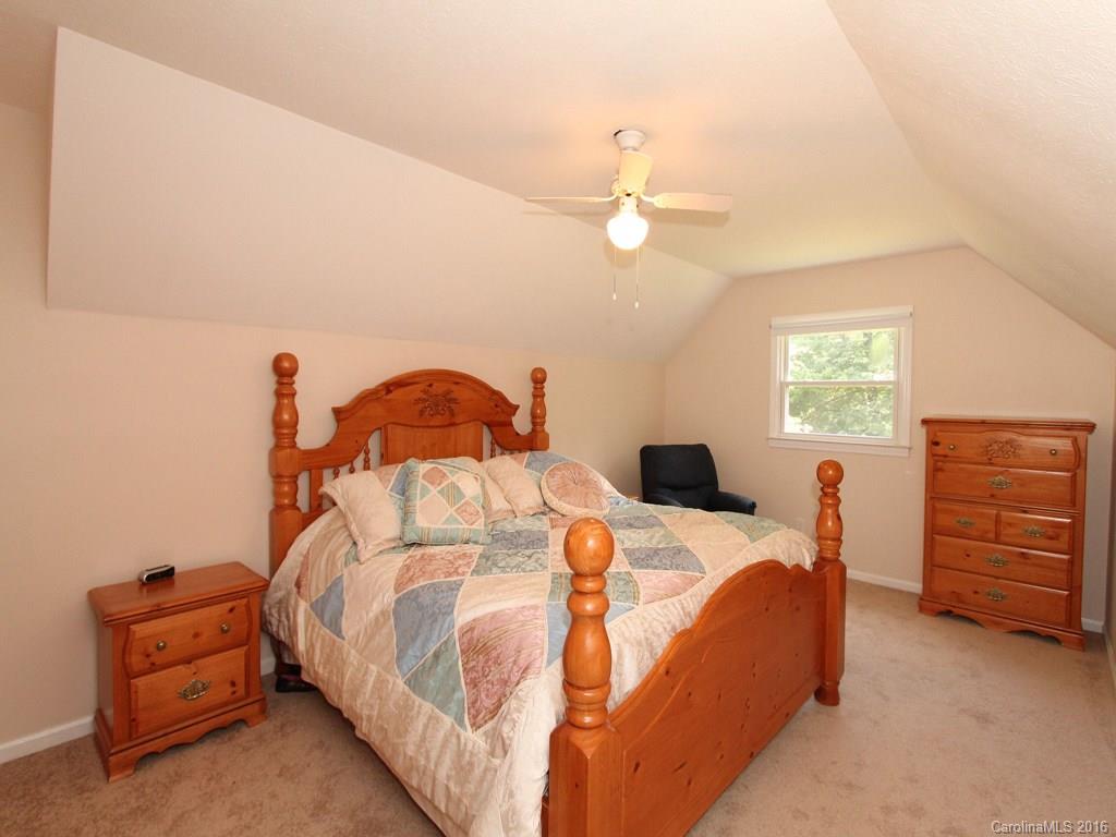 133 Underhill Road Hendersonville, NC 28792 - Photo 14 of 24 Gallery Image 14