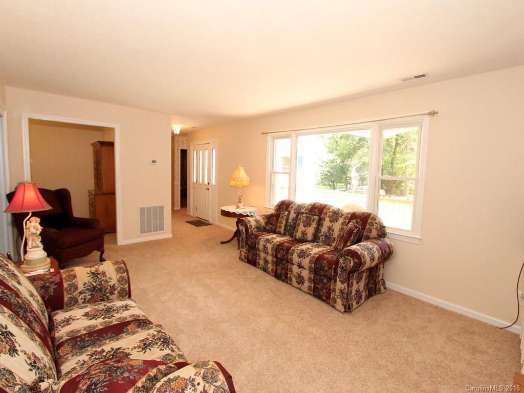 133 Underhill Road Hendersonville, NC 28792 - Photo 3 of 24 Gallery Image 3