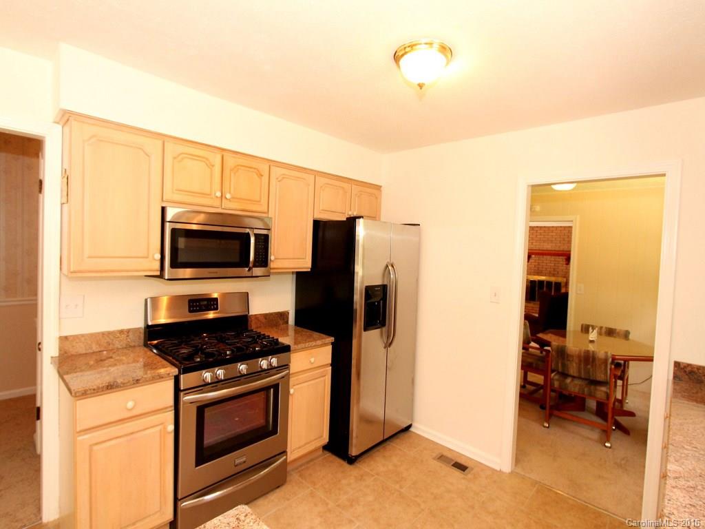 133 Underhill Road Hendersonville, NC 28792 - Photo 8 of 24 Gallery Image 8