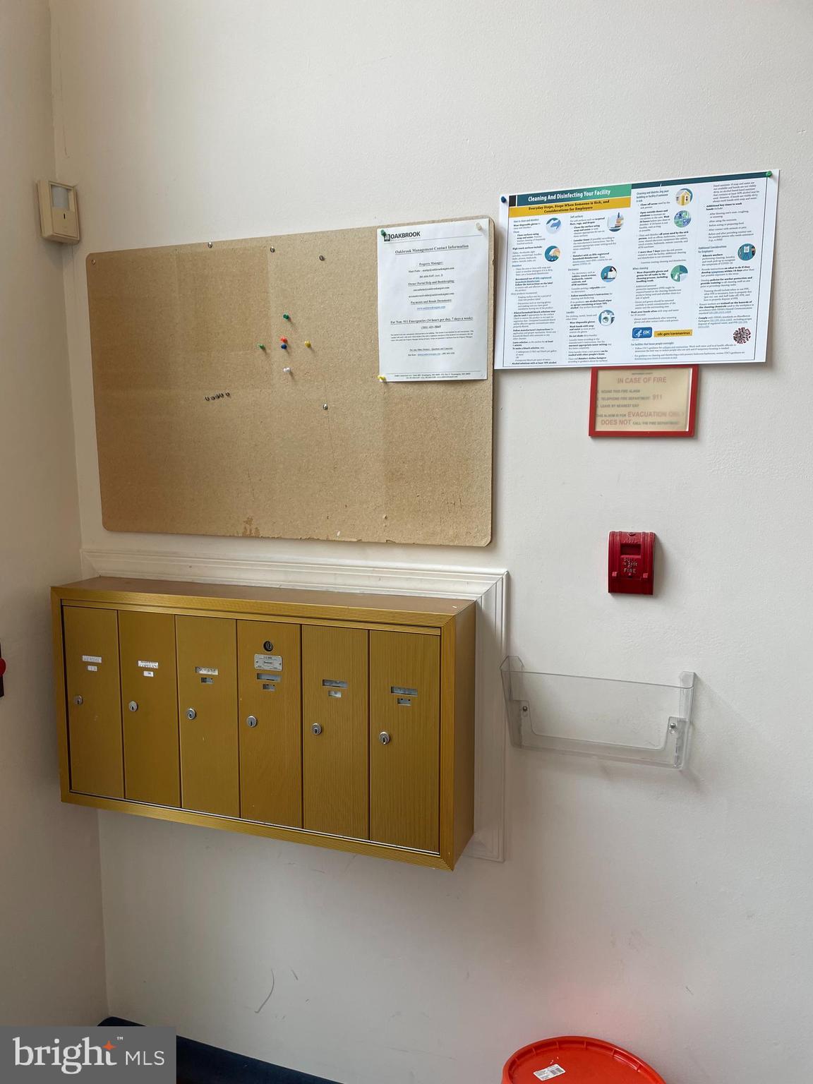 102 Kendrick Place, Unit 10222 Gaithersburg, MD 20878 - Photo 14 of 17 a bathroom with a double vanity sink mirror and bathtub