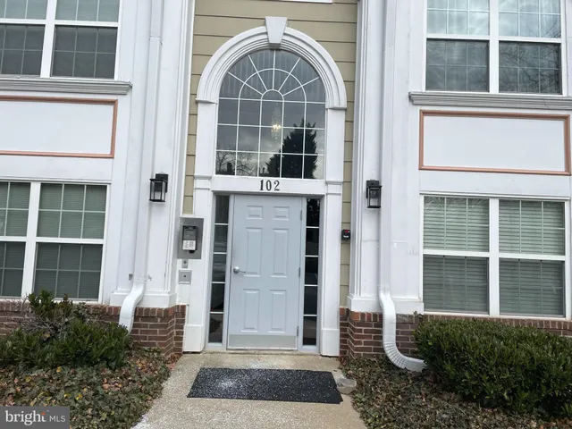 $2,350 | 102 Kendrick Place, Unit 10222, Gaithersburg, MD 20878