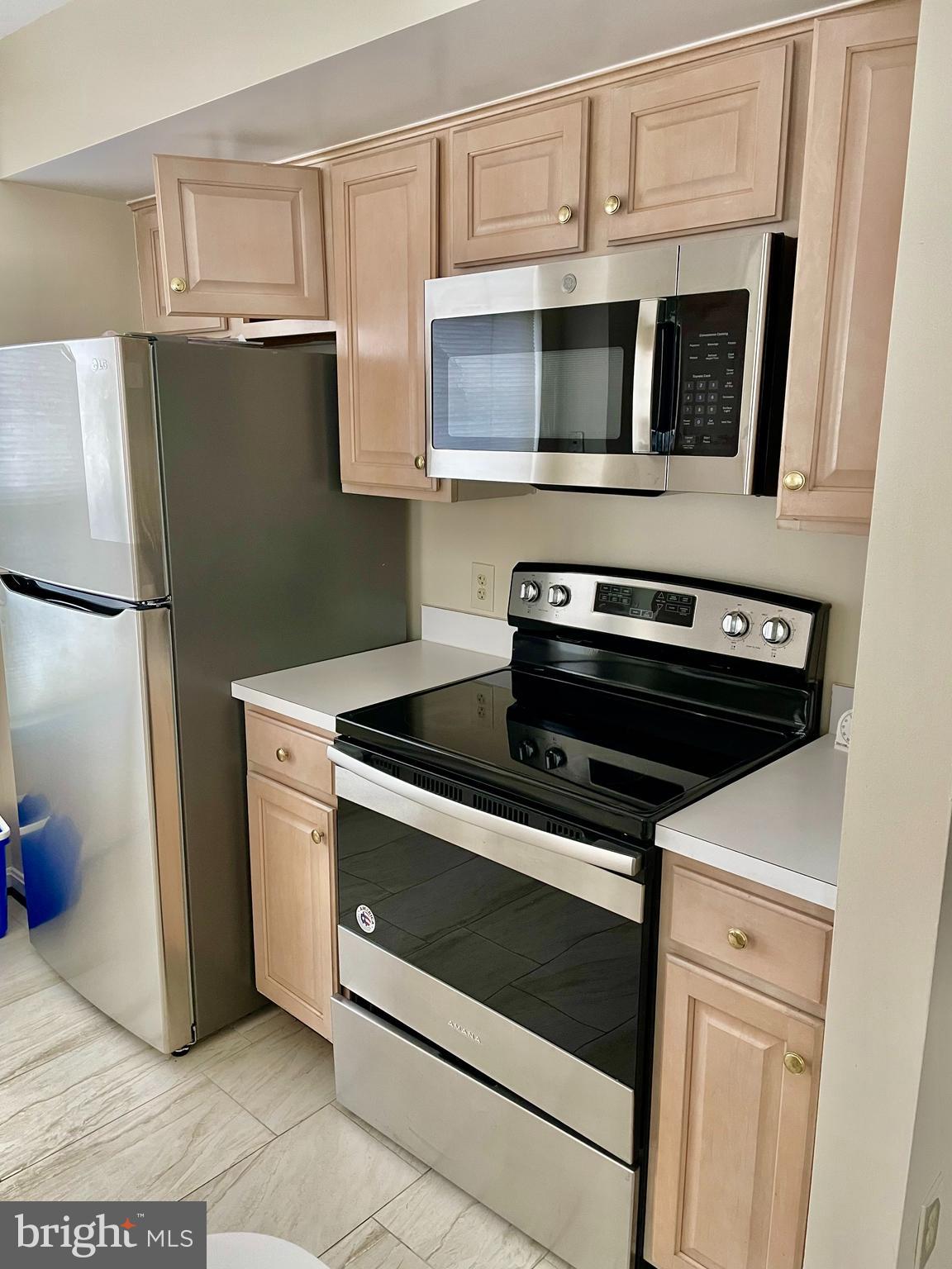 102 Kendrick Place, Unit 10222 Gaithersburg, MD 20878 - Photo 5 of 17 a kitchen with granite countertop cabinets and steel stainless steel appliances
