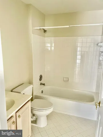 $2,350 | 102 Kendrick Place, Unit 10222, Gaithersburg, MD 20878