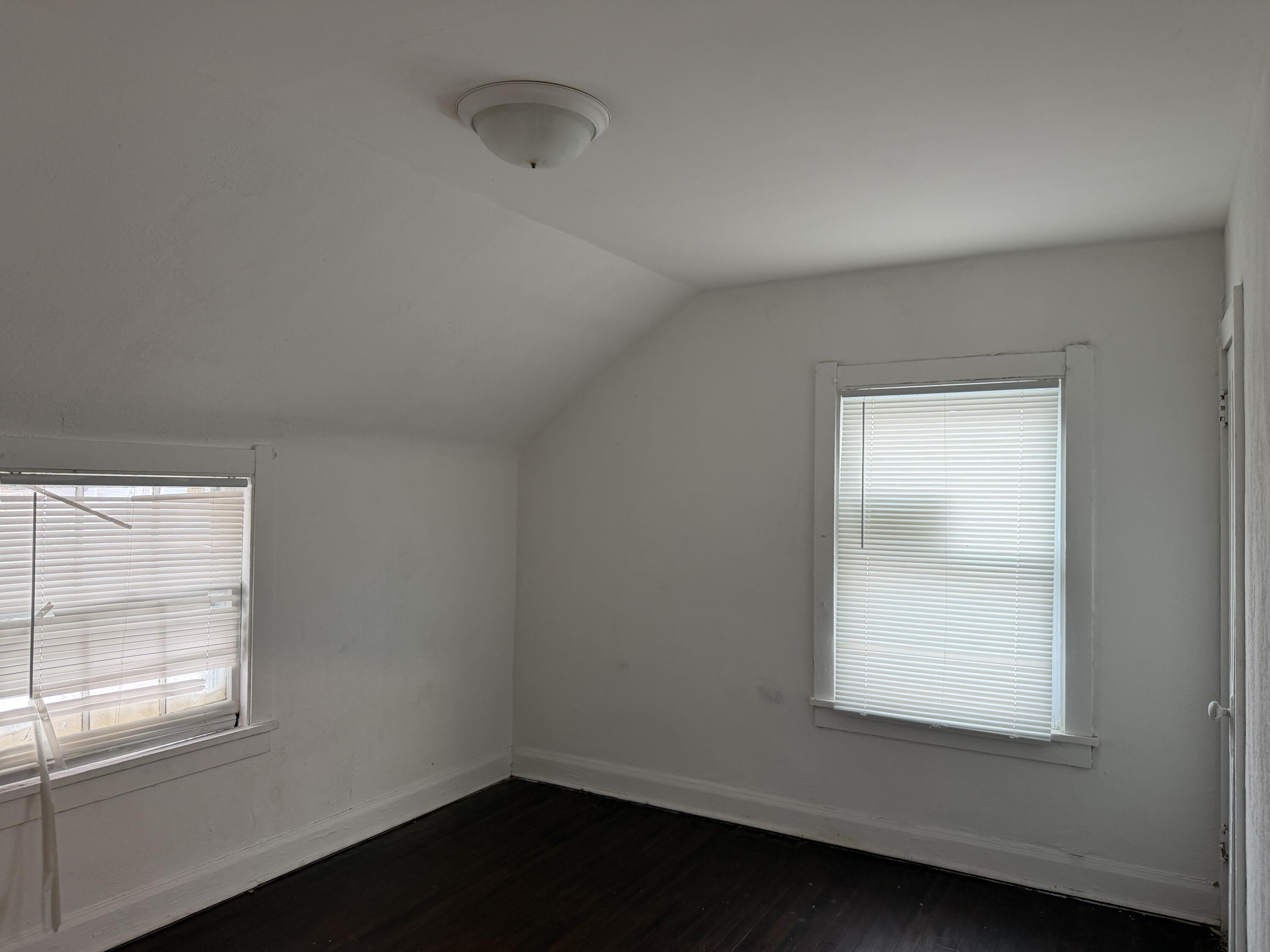 6019 Wallace Road Hammond, IN 46320 - Photo 6 of 10 an empty room with a window