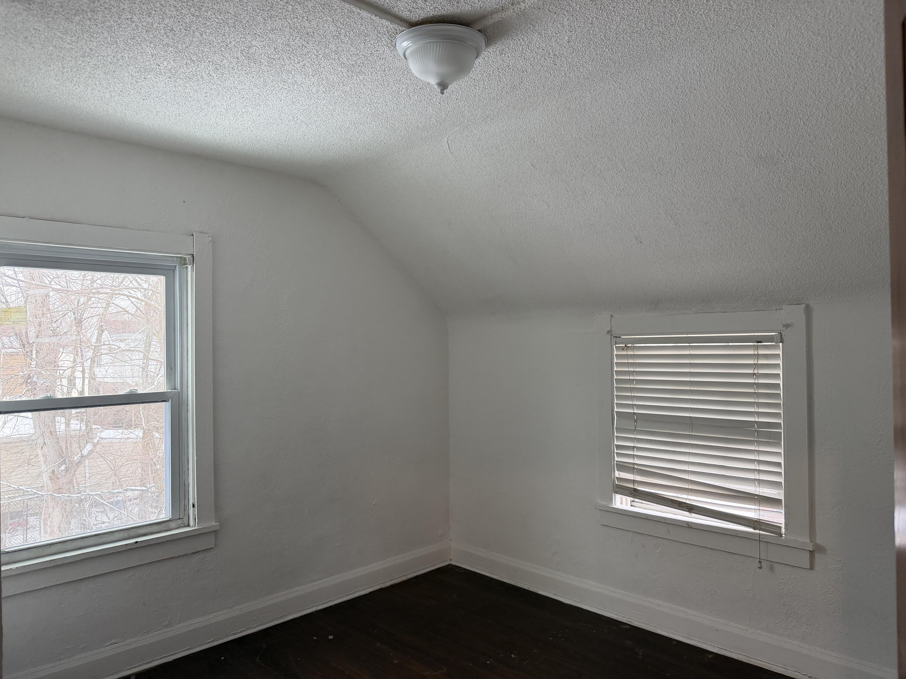 6019 Wallace Road Hammond, IN 46320 - Photo 7 of 10 an empty room with a window