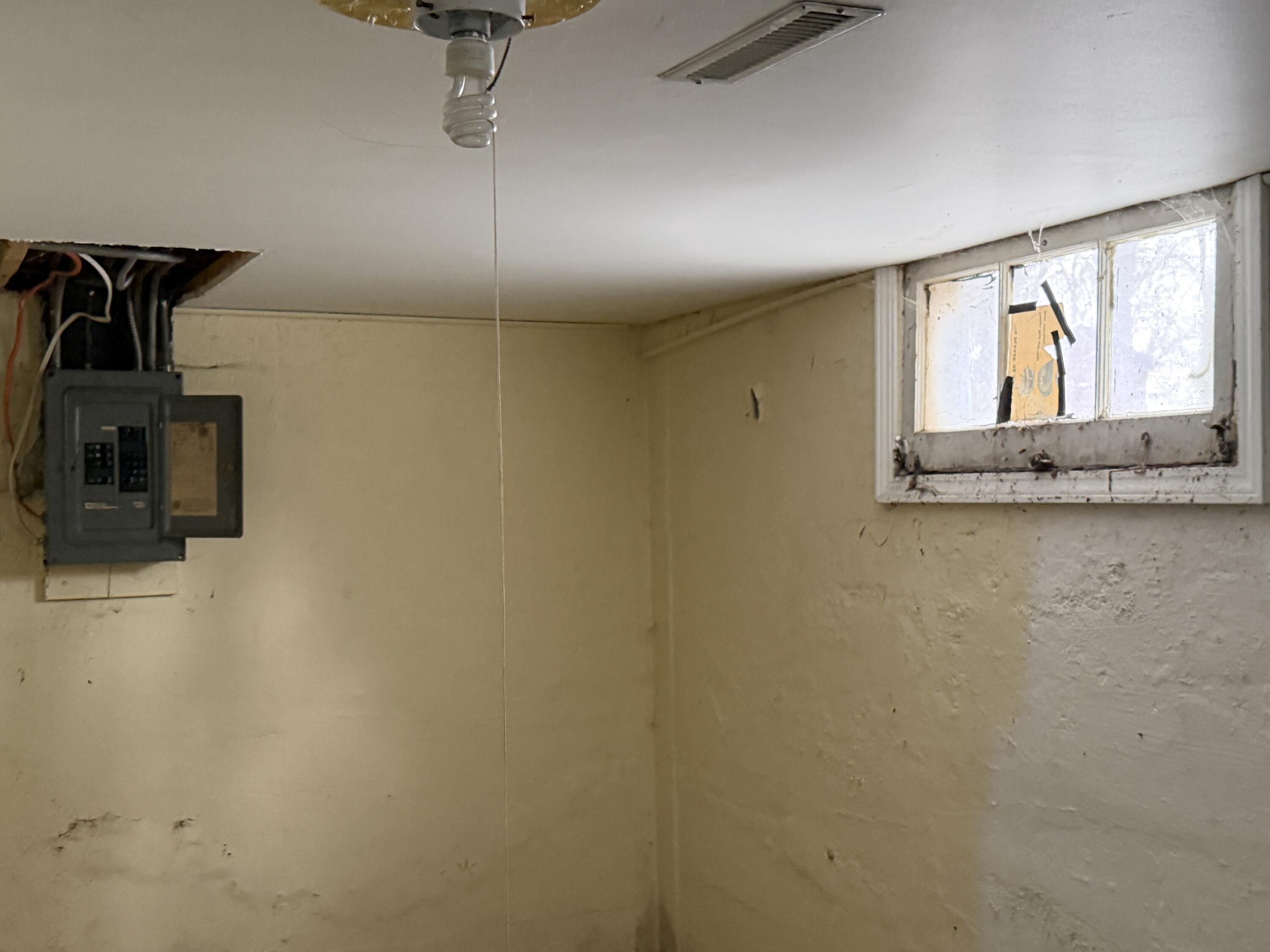 6019 Wallace Road Hammond, IN 46320 - Photo 9 of 10 a view of a livingroom with a refrigerator
