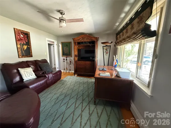 $398,000 | 3309 40th Ave Place Northeast, Hickory, NC 28601