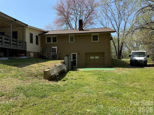 $398,000 | 3309 40th Ave Place Northeast, Hickory, NC 28601