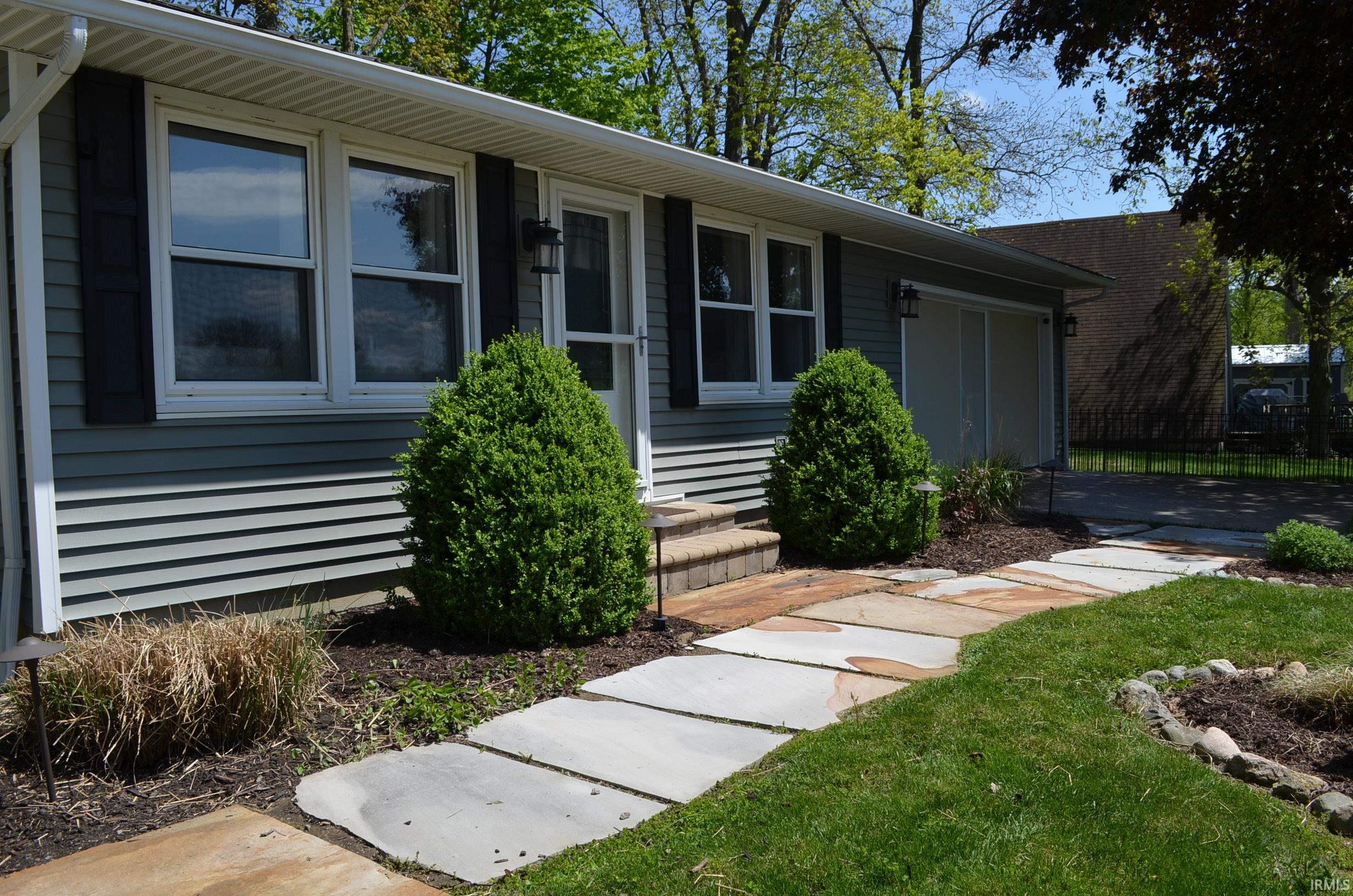 395 Stone Street Hamilton, IN 46742 - Photo 3 of 27