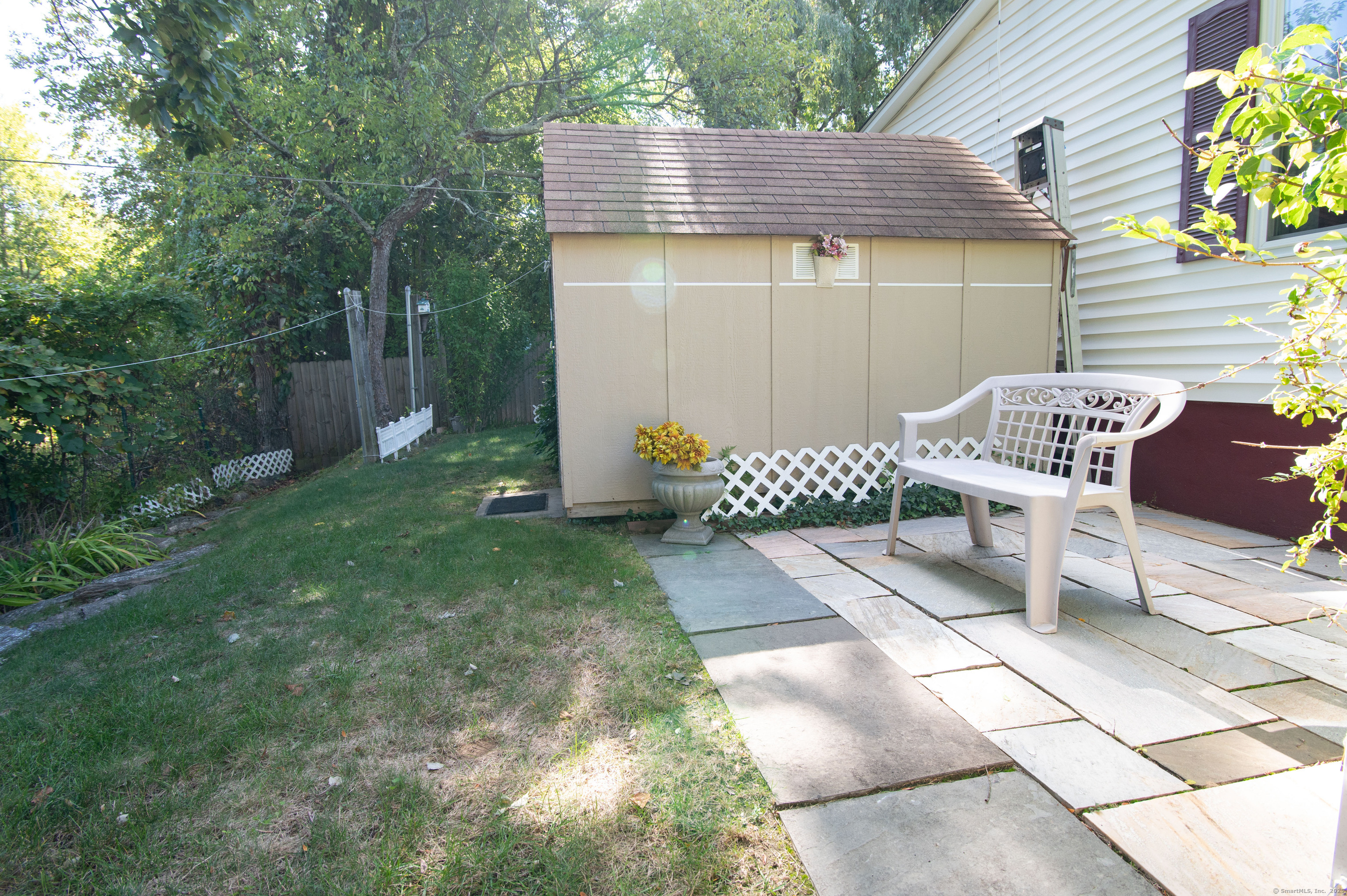 26 Crescent Park Road Westport, CT 06880 - Photo 17 of 23 a view of a patio with a table and chairs