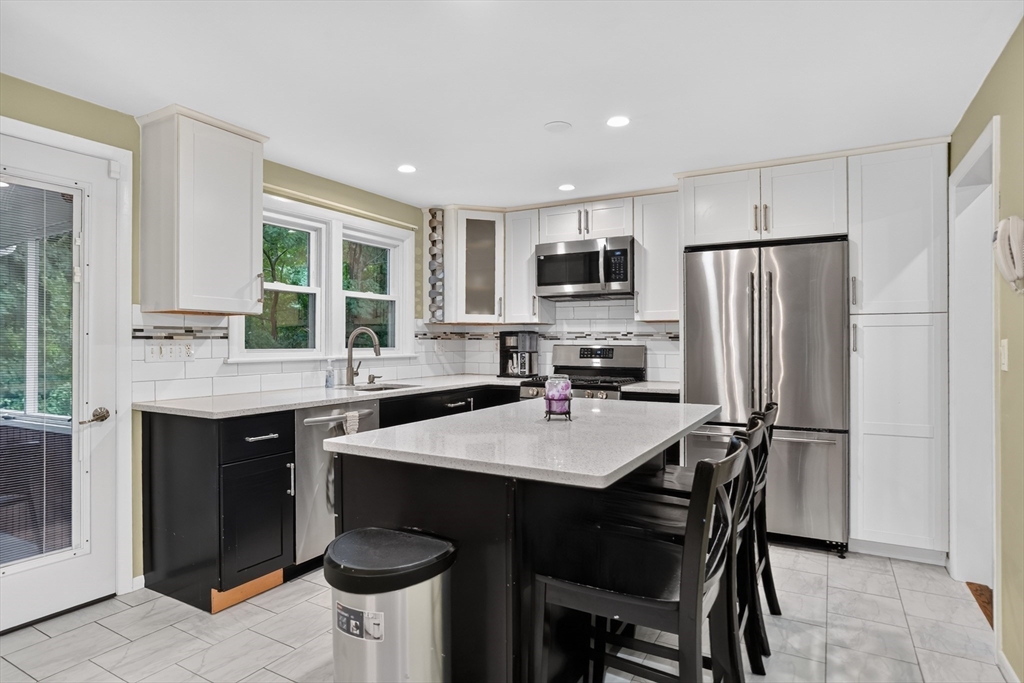 11 Geraldine Road Framingham, MA 01701 - Photo 14 of 30