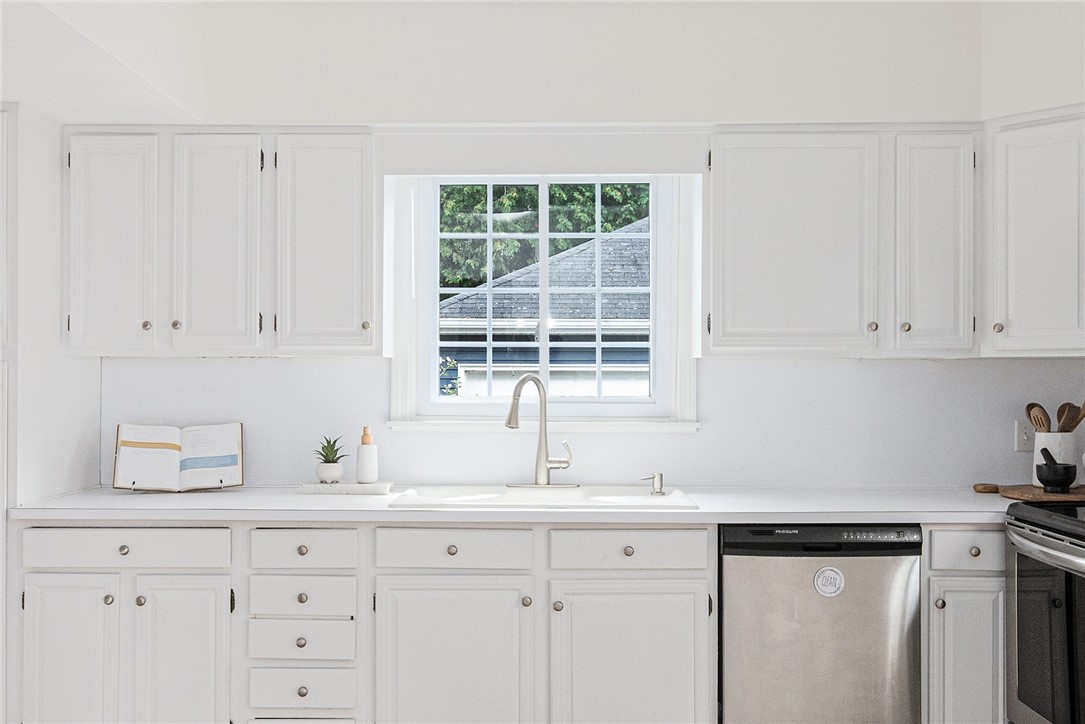 119 Upton Avenue Providence, RI 02906 - Photo 17 of 44