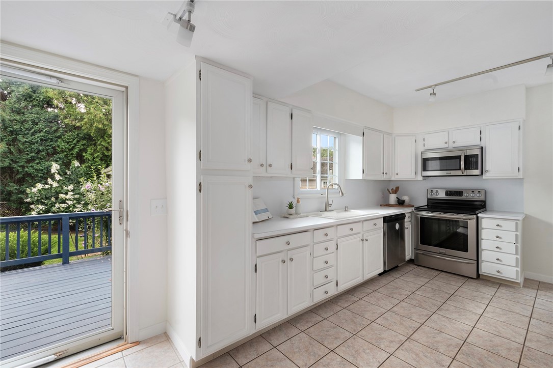 119 Upton Avenue Providence, RI 02906 - Photo 22 of 44