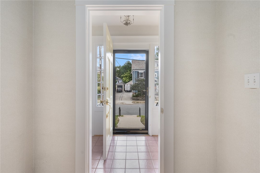 119 Upton Avenue Providence, RI 02906 - Photo 5 of 44