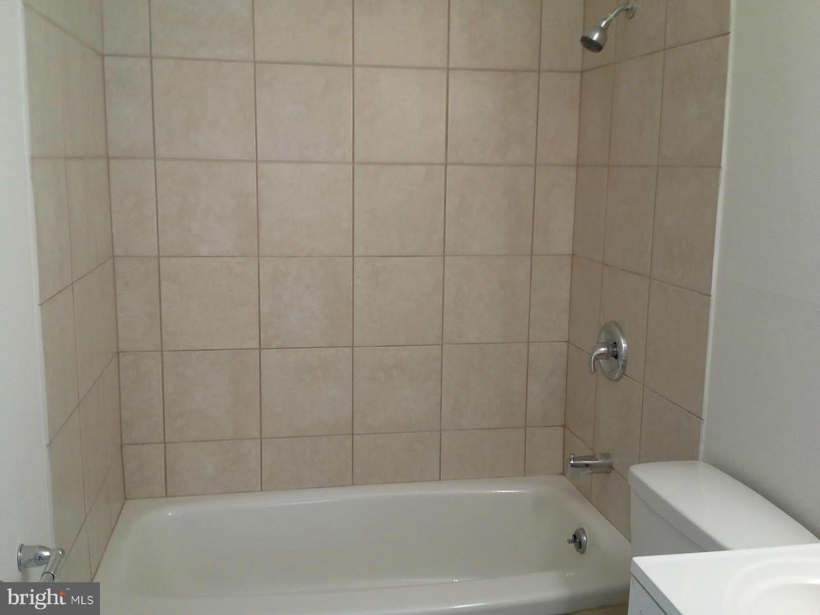 605 West Church Road Sterling, VA 20164 - Photo 4 of 14 Bath (Master)