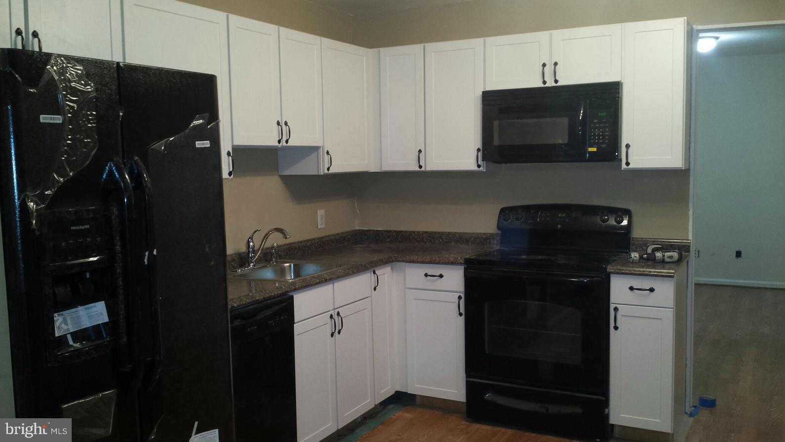 605 West Church Road Sterling, VA 20164 - Photo 6 of 14 Kitchen