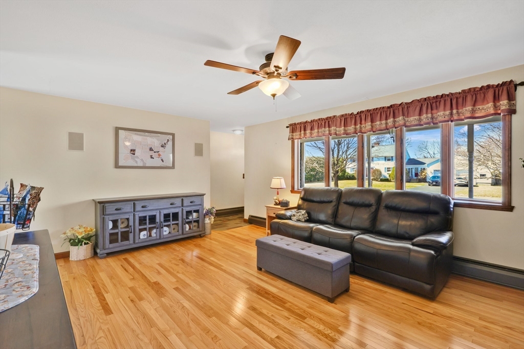 19 Deer Run Road West Springfield, MA 01089 - Photo 3 of 31