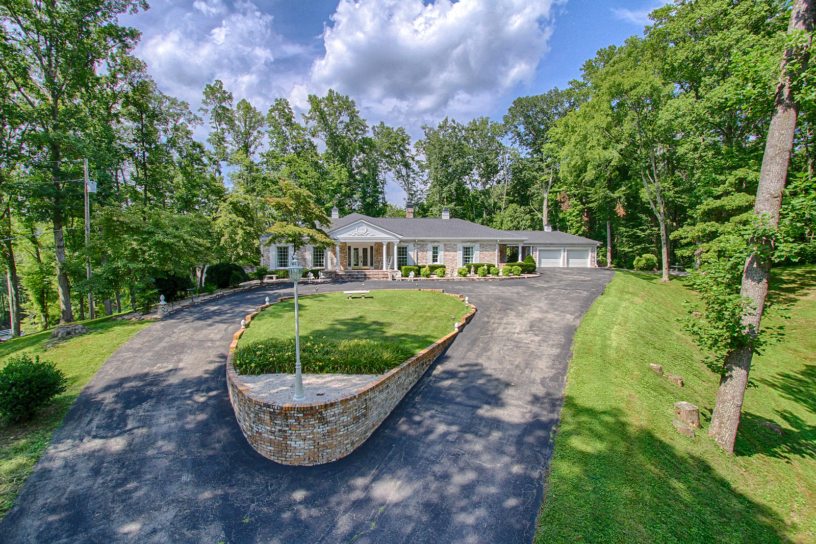 816 Old Emory Road Clinton, TN 37716 - Photo 4 of 40 Circle Drive adds to its Magnificence