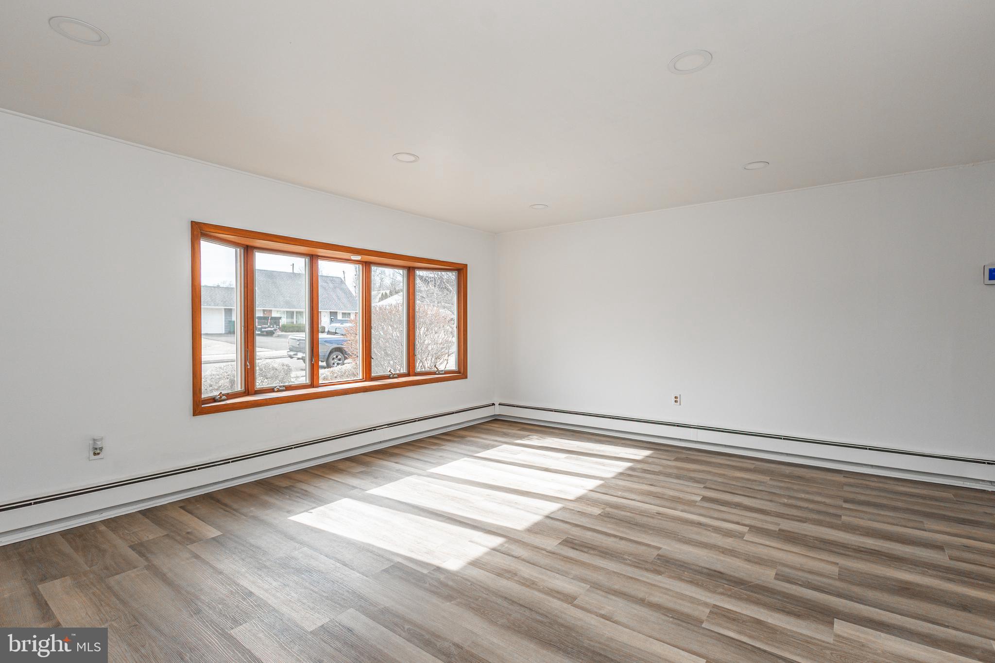 131 Hedge Road Levittown, PA 19056 - Photo 3 of 22