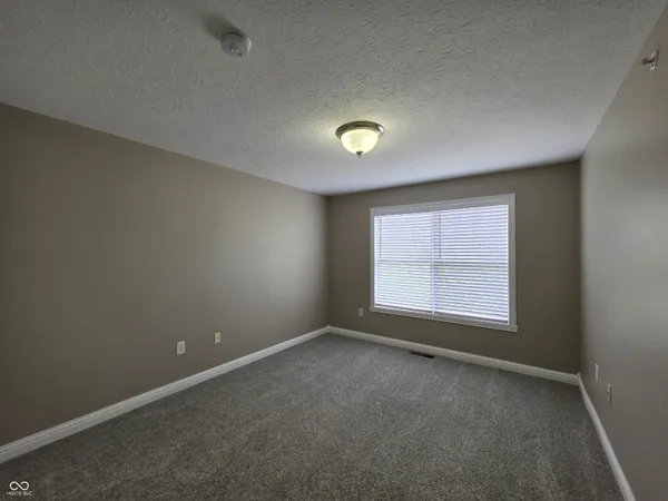 $1,550 | 1480 Royal View Lane, Greenwood, IN 46143