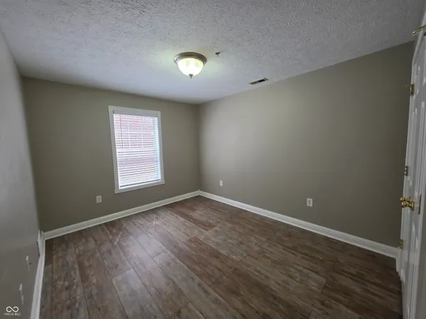 $1,550 | 1480 Royal View Lane, Greenwood, IN 46143