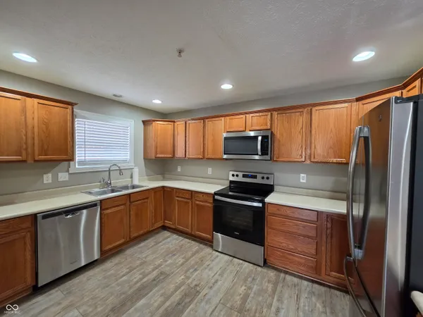 $1,550 | 1480 Royal View Lane, Greenwood, IN 46143