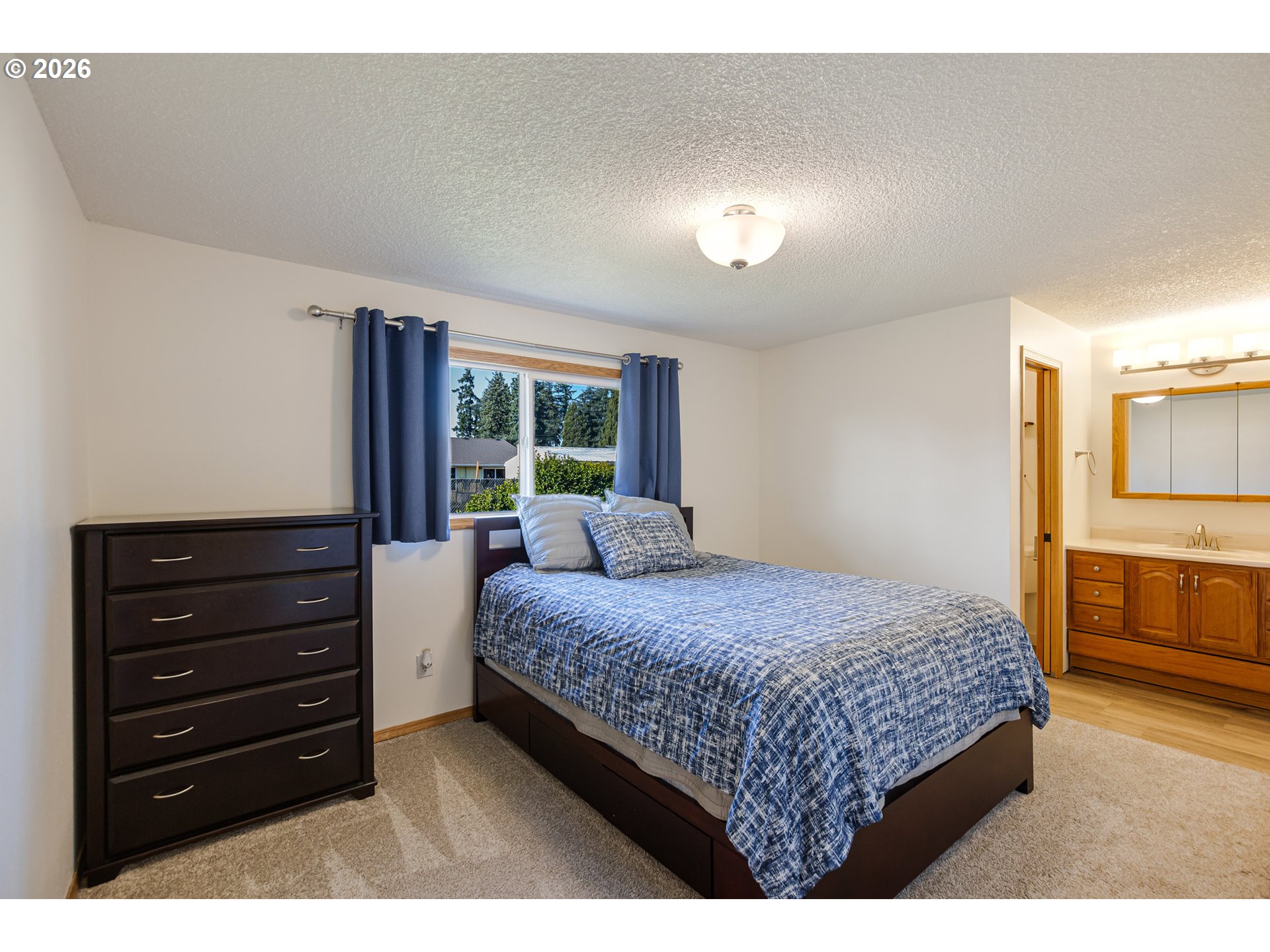 913 South Fir Court Canby, OR 97013 - Photo 18 of 37 a bedroom with a bed and a dresser