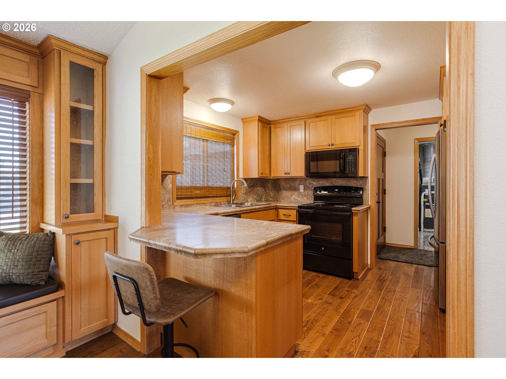 913 South Fir Court Canby, OR 97013 - Photo 6 of 37 a kitchen with stainless steel appliances a stove a refrigerator and a sink