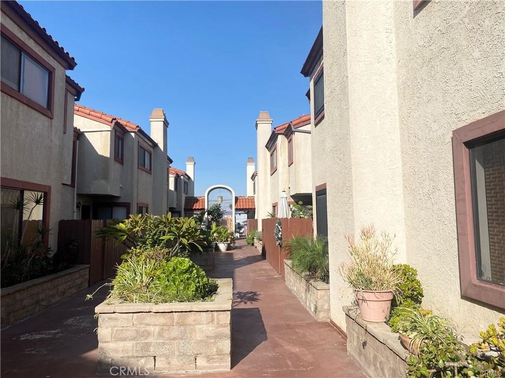 1450 West 146th Street, Unit 2 Gardena, CA 90247 - Photo 6 of 31