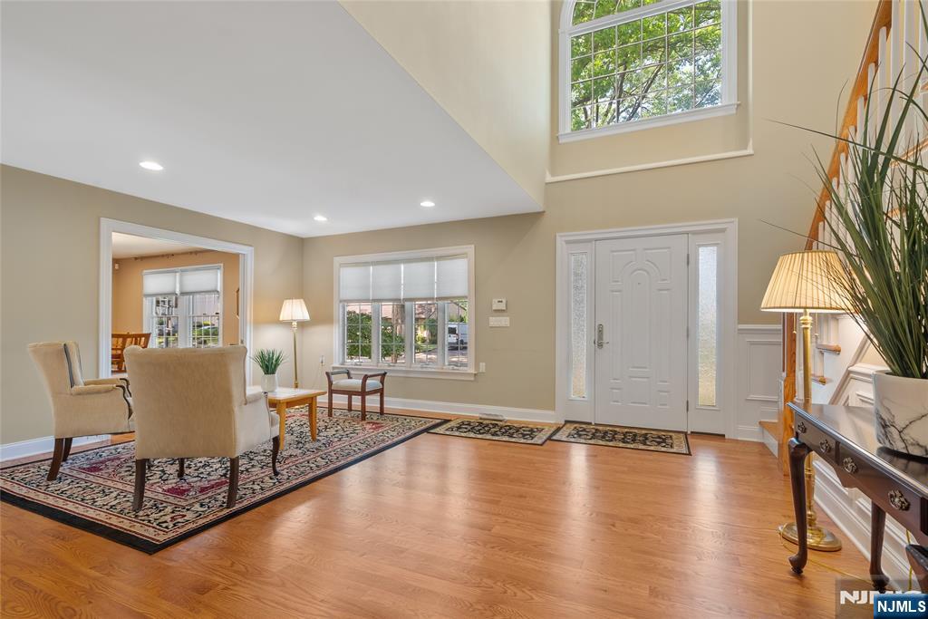 28 Demarest Road Paramus, NJ 07652 - Photo 3 of 32