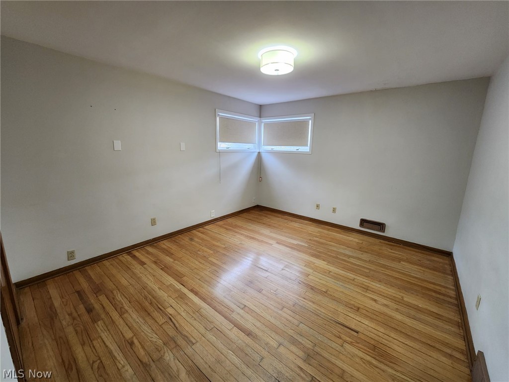 2536 Claver Road University Heights, OH 44118 - Photo 10 of 21 First floor bedroom