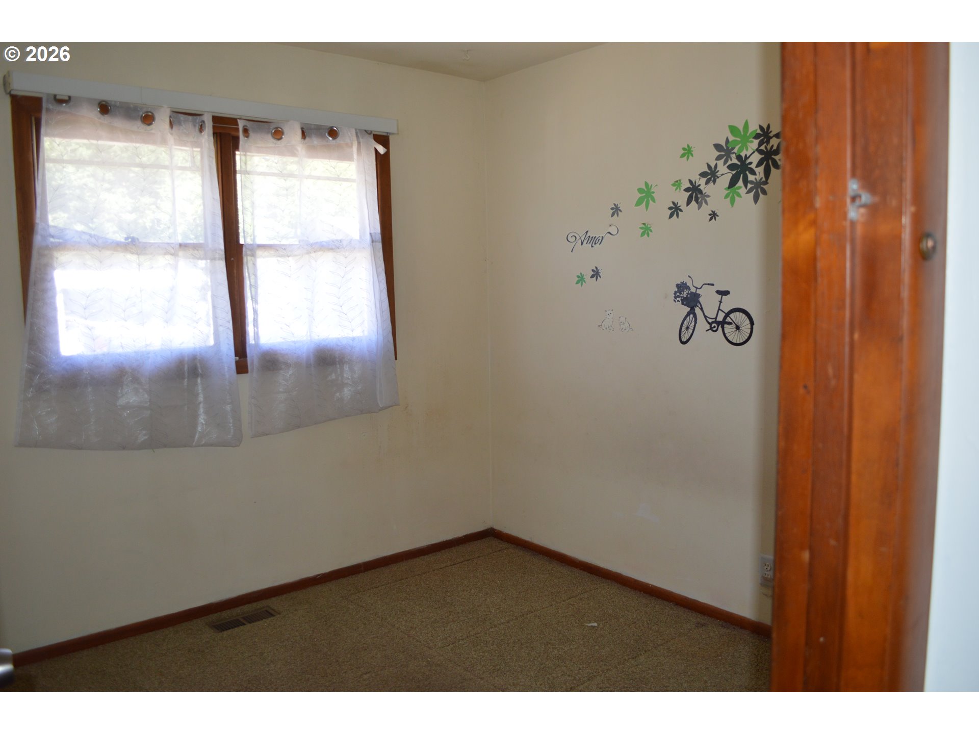 641 Southeast 148th Avenue Portland, OR 97233 - Photo 9 of 22