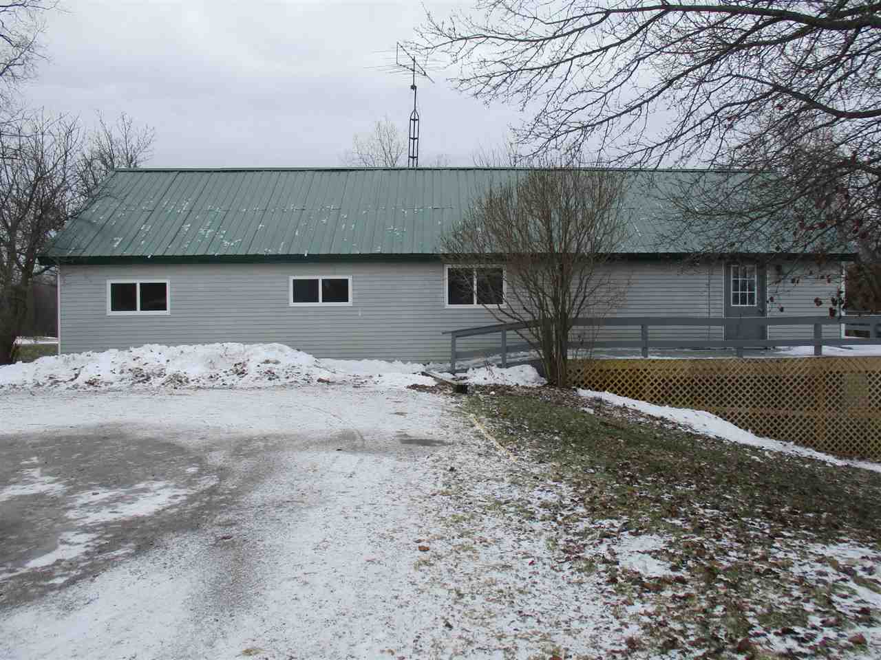 7544 South Durand Road Durand, MI 48429 - Photo 27 of 29 31310805-26.JPG