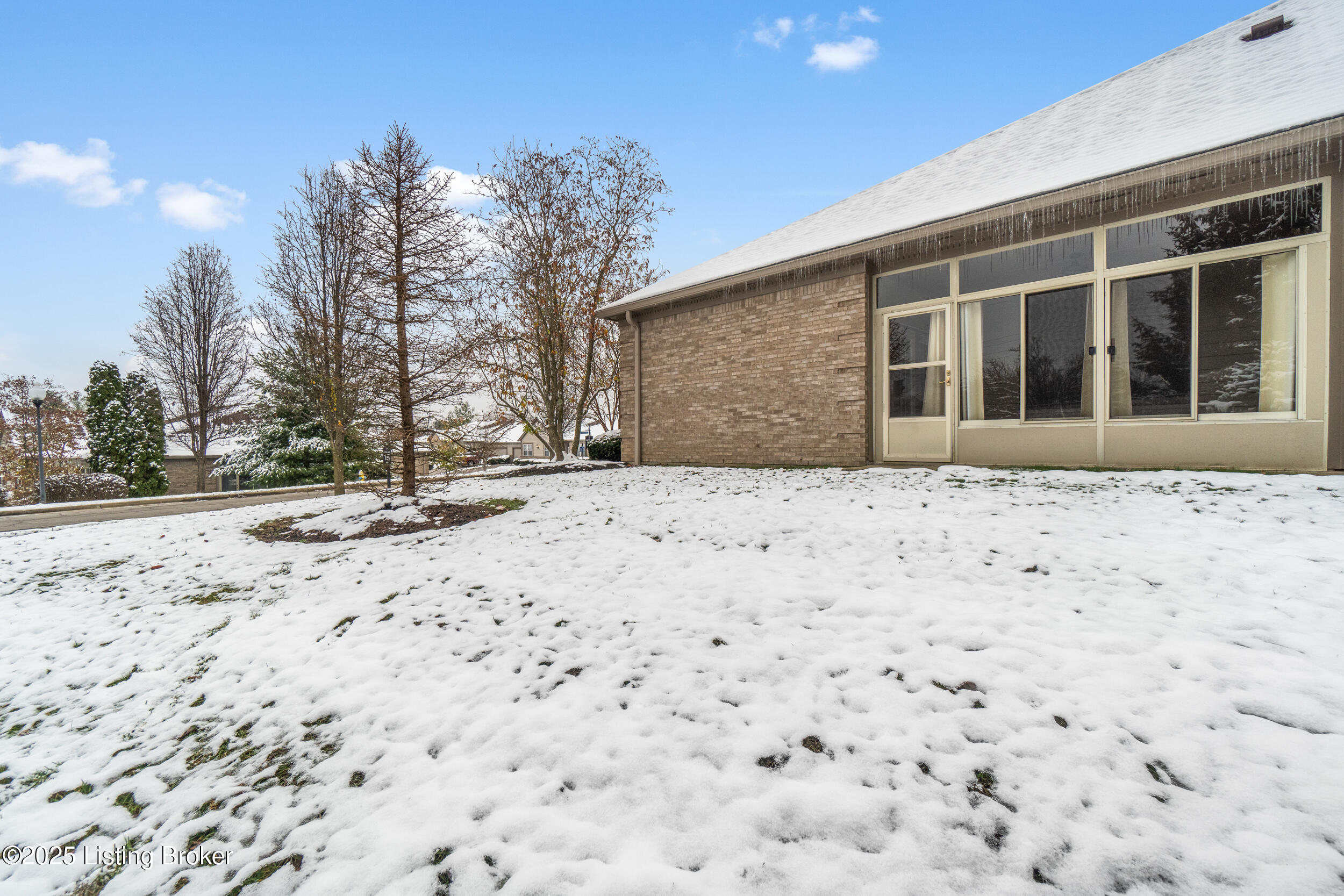 1100 Swan Pointe Boulevard Louisville, KY 40243 - Photo 27 of 46 photo dec 05 2025, 10 29 10 am