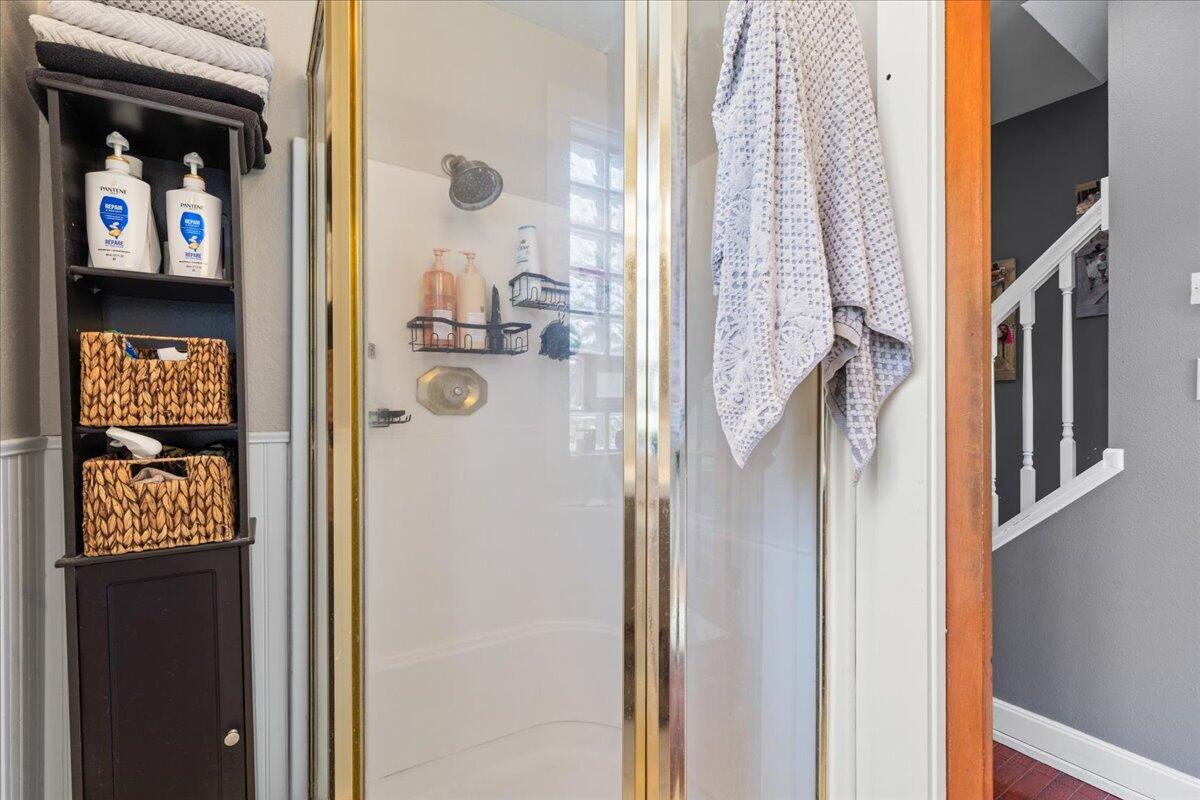 W301N9546 O Neil Road Merton, WI 53029 - Photo 12 of 34 Main Floor Bath Shower