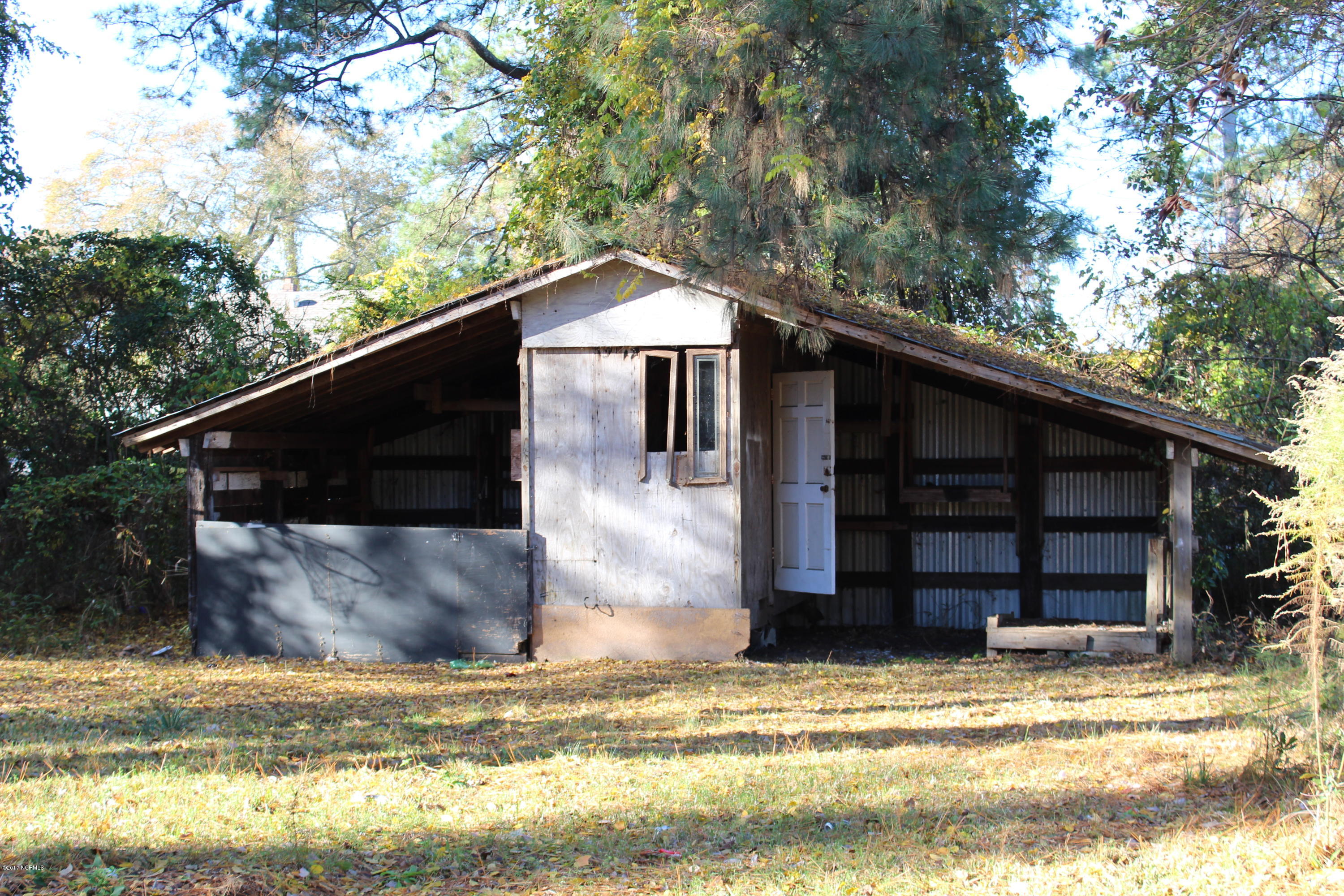 305 Bernhurst Road New Bern, NC 28560 - Photo 4 of 29 IMG_0714