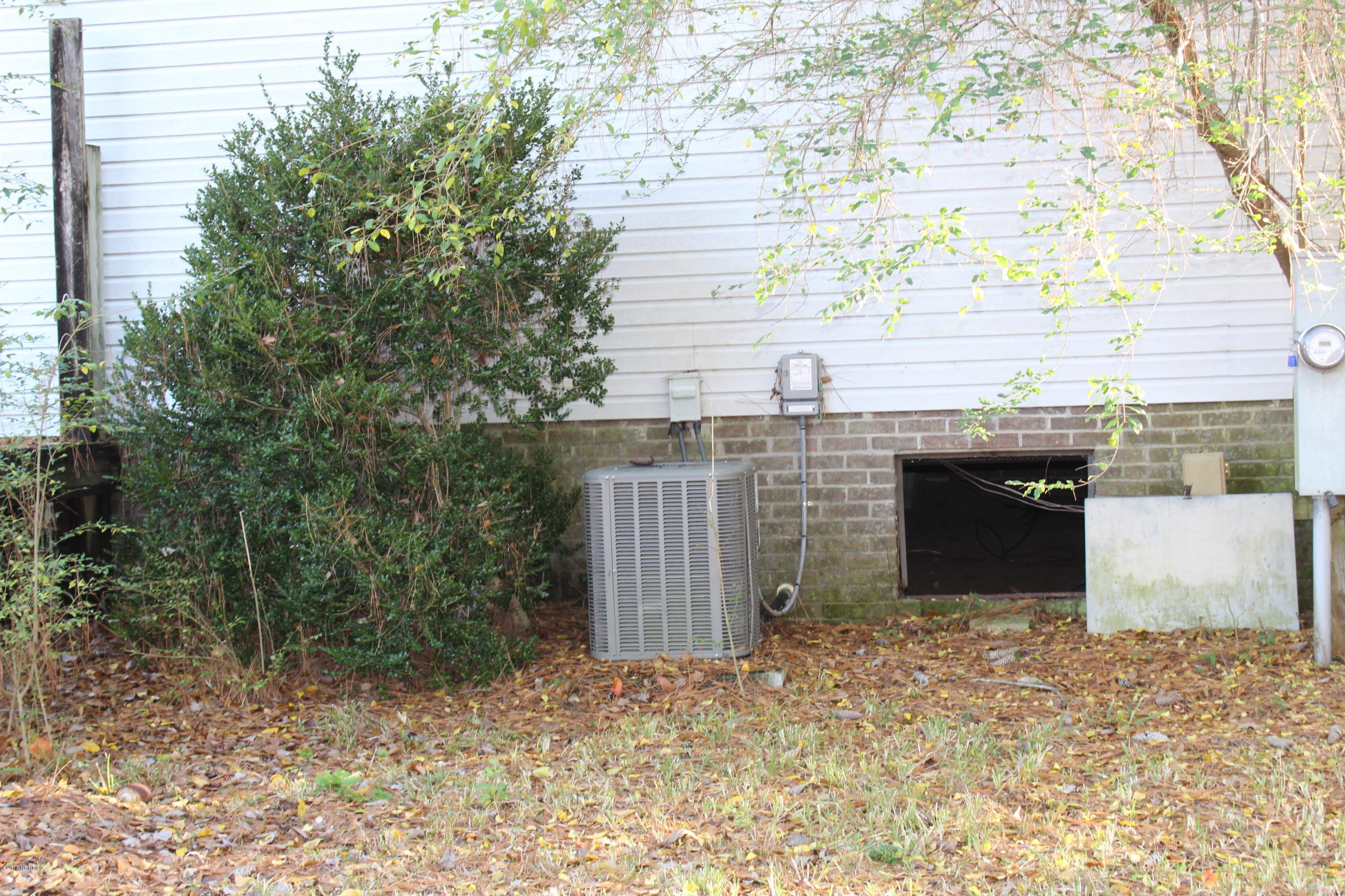 305 Bernhurst Road New Bern, NC 28560 - Photo 7 of 29 IMG_0717