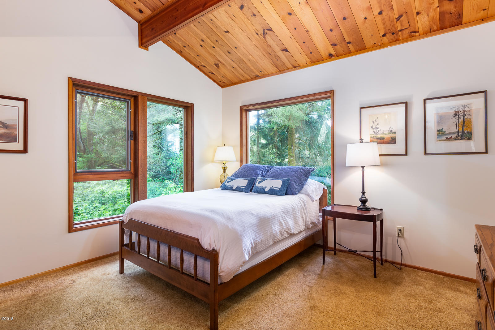 56305 Spruce Road Otis, OR 97368 - Photo 14 of 35 Master bedroom