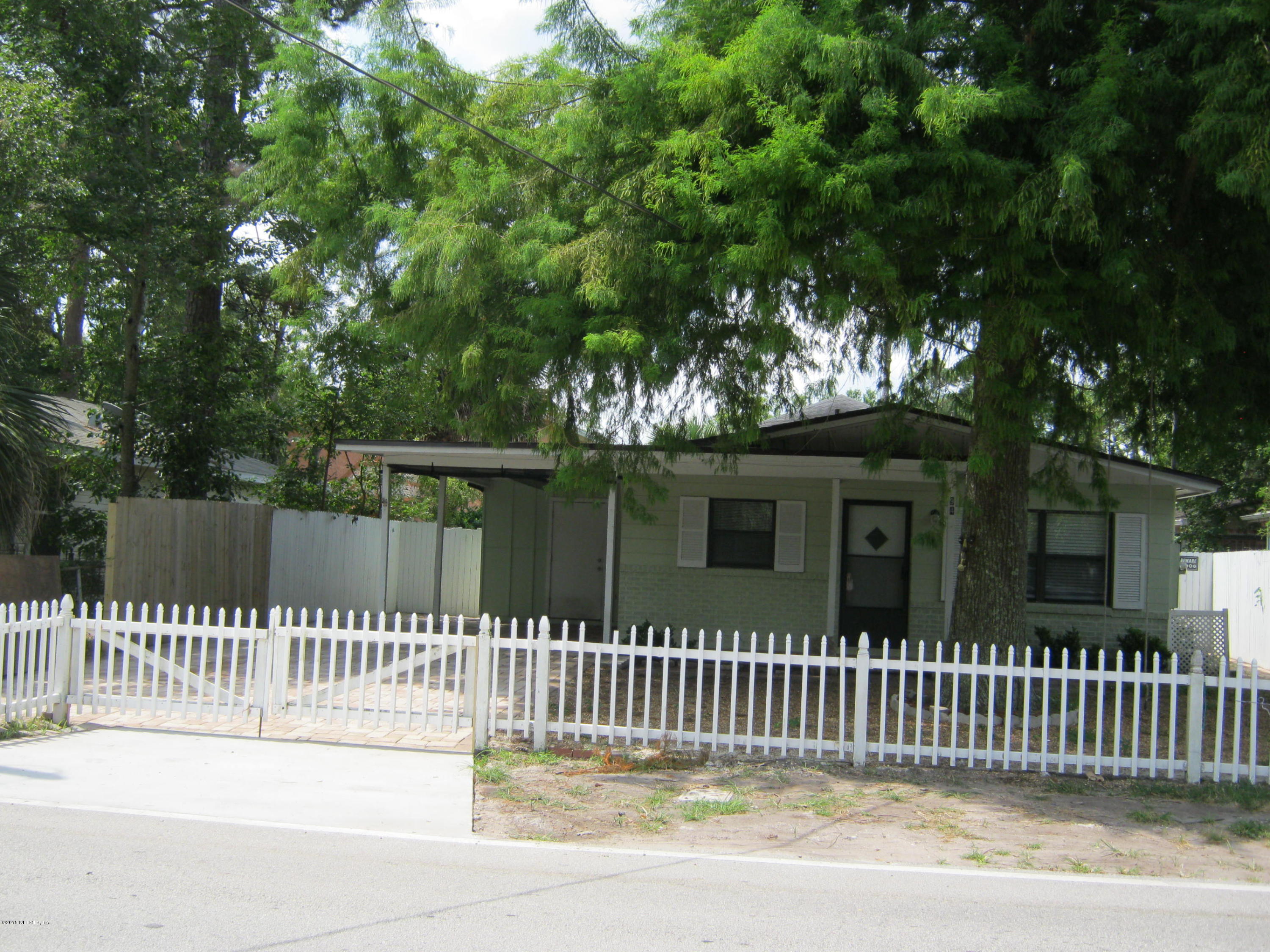 94 Dutton Island Road West Atlantic Beach, FL 32233 - Photo 3 of 16 Completely fenced