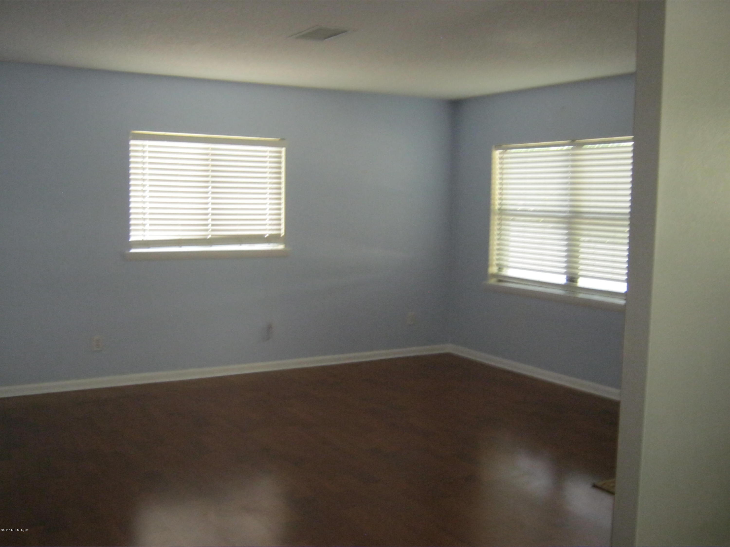 94 Dutton Island Road West Atlantic Beach, FL 32233 - Photo 6 of 16 LARGE living room!