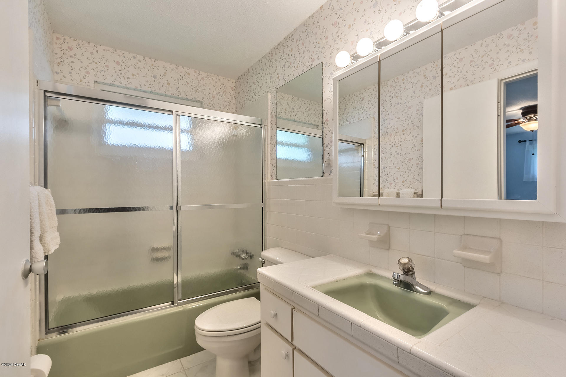 1028 Cherokee Ranch Road Holly Hill, FL 32117 - Photo 24 of 34 Guest Bathroom