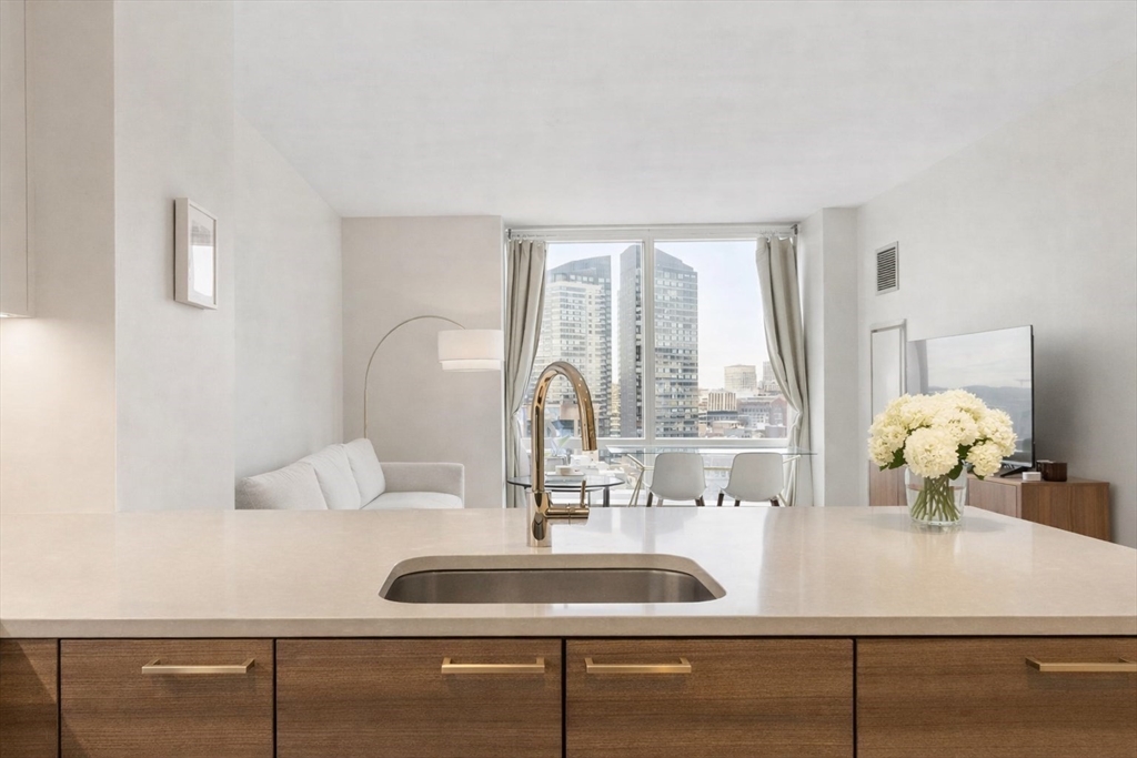 1 Franklin Street, Unit 2014 Boston, MA 02110 - Photo 3 of 18