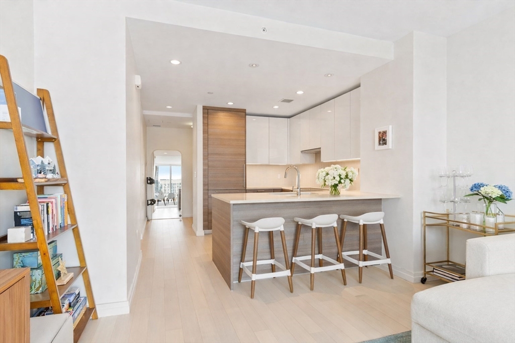 1 Franklin Street, Unit 2014 Boston, MA 02110 - Photo 4 of 18