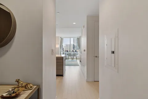 $1,169,000 | 1 Franklin Street, Unit 2014, Boston, MA 02110