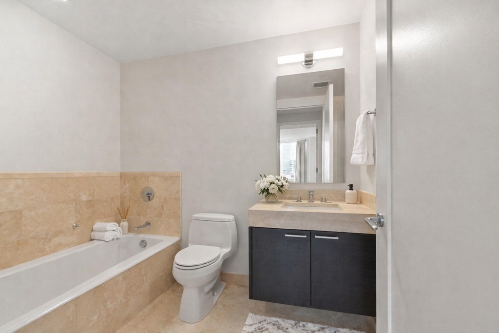 1 Franklin Street, Unit 2014 Boston, MA 02110 - Photo 10 of 18