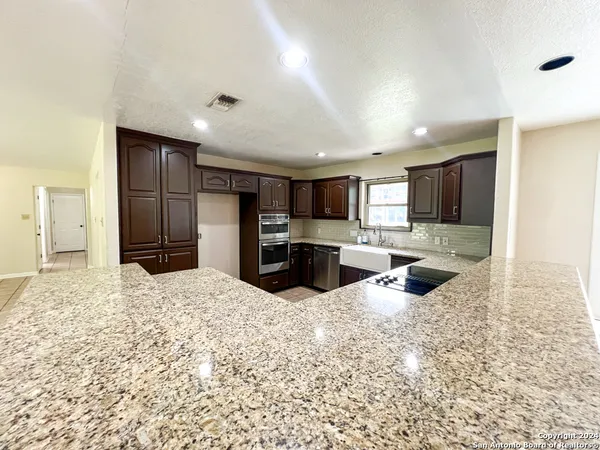 $1,600 | 113 Lake Forrest Drive, Seguin, TX 78155