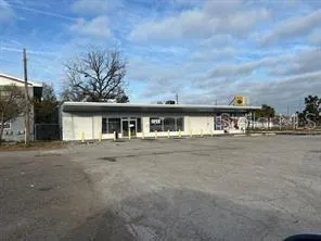 $19 | 625 South Collins Street, Plant City, FL 33563