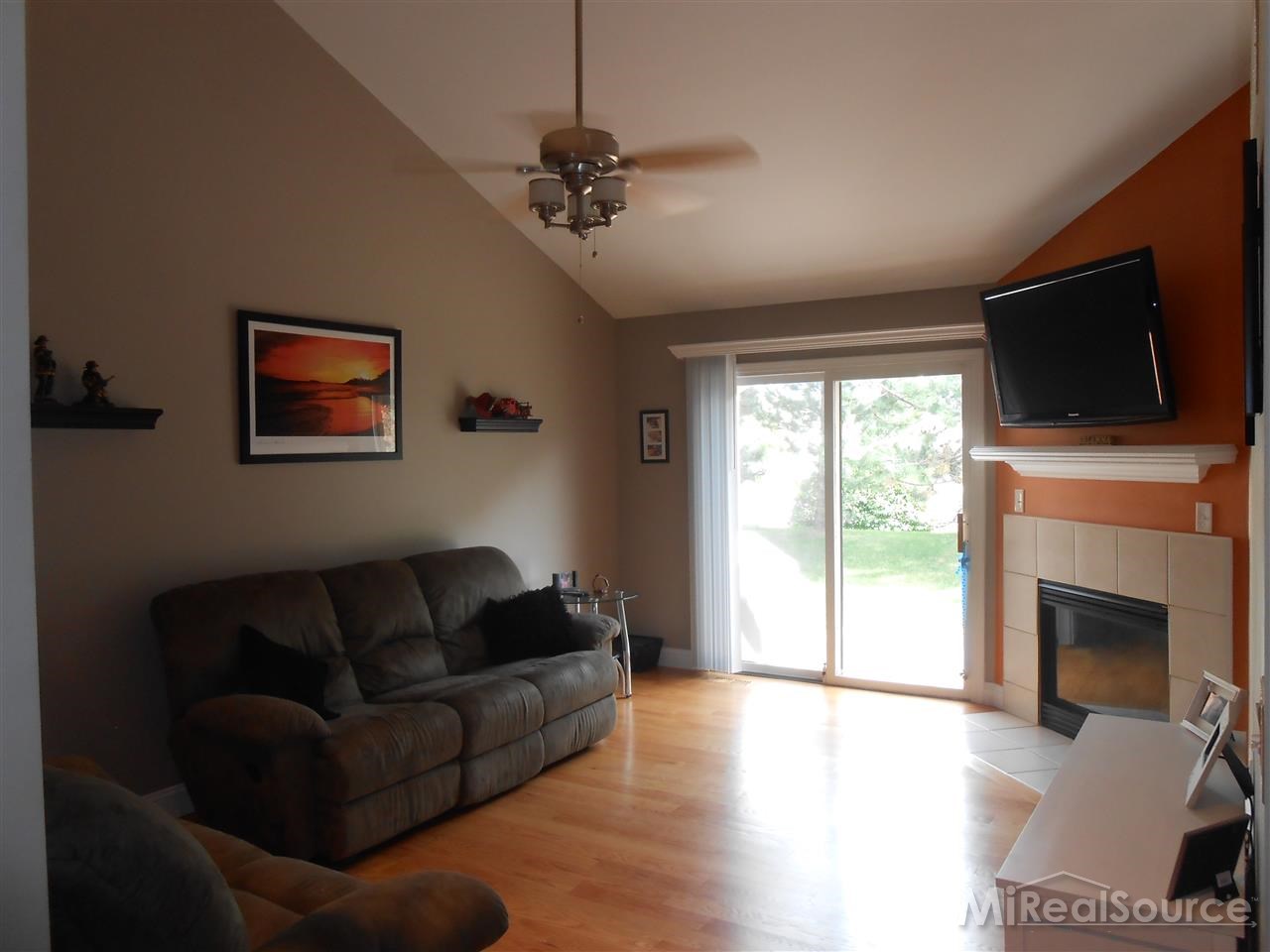 16710 Country Ridge Lane, Unit 56 Macomb, MI 48044 - Photo 15 of 26 31201475-14.JPG
